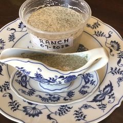 A picture of California Farm Fresh Buttermilk and Ranch Dressing.