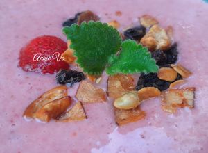 Hình của món Smoothie dâu tây granola.