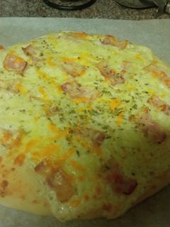 Una foto de Pizza casera a la carbonara