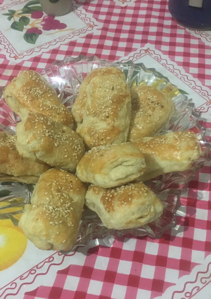 Una foto de Rollitos de hojaldre, rellenos de carne 🍖 y vegetales 🥬