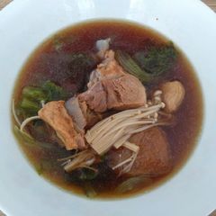 A picture of 肉骨茶 Herbal Pork Rib Soup (Bak Kut Teh).
