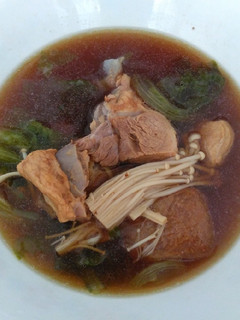 A picture of 肉骨茶 Herbal Pork Rib Soup (Bak Kut Teh).