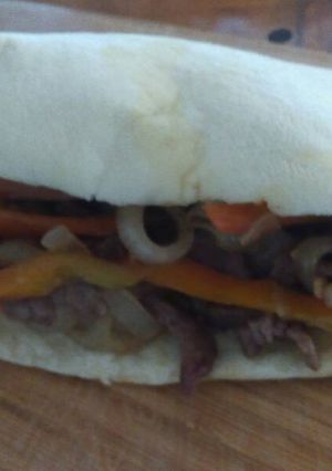 Una foto de Sándwich de pan árabe a la criolla