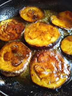 बेगुन भाजा (Begun Bhaja Recipe in hindi) रेसिपी मुख्य फोटो