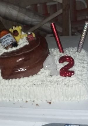 Una foto de Torta con fondan y chantilly