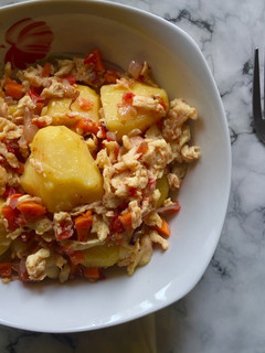 A picture of Scrambled eggs with vegetables & potatoes.
