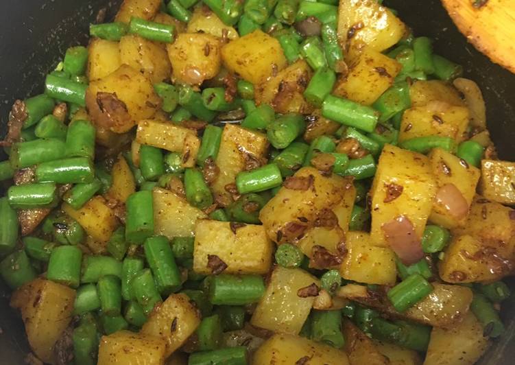 Recipe of Speedy French Beans/Green Beans -Potato Stir Fry