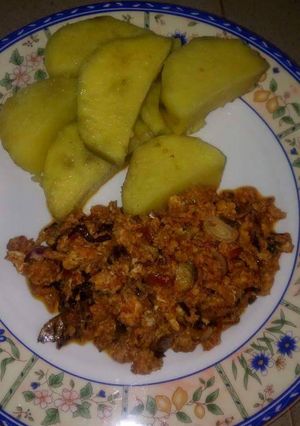 A picture of Boiled fresh Potatoes and egg sauce.