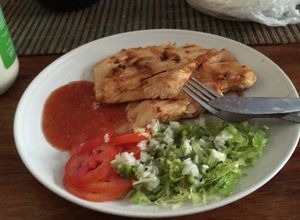Una foto de Pechuga a la plancha con catsup