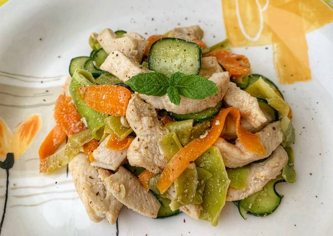 Insalata di pollo e verdure