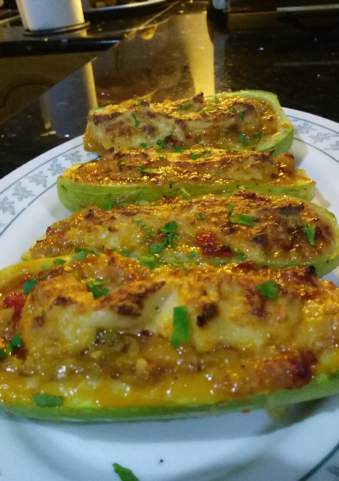 Una foto de Calabacinos rellenos con trocitos de beicon