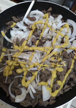 Una foto de Hígado encebollado a la mostaza