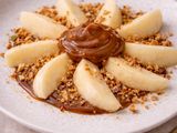 Manzana roja con dulce de leche