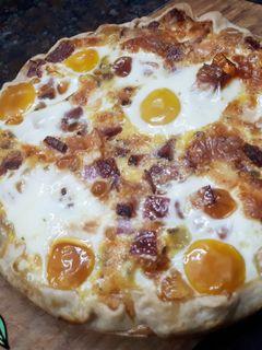 Una foto de Torta de fiambre con tapa de huevo 😀