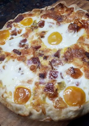 Una foto de Torta de fiambre con tapa de huevo 😀