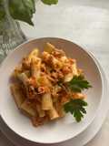 Tortelloni con pisto en conserva casera y atún