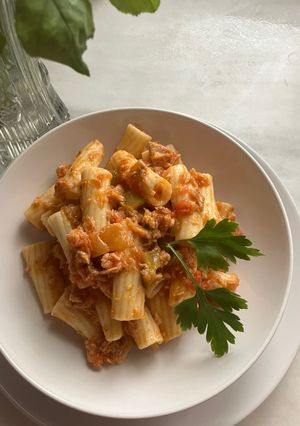 Una foto de Tortelloni con pisto en conserva casera y atún