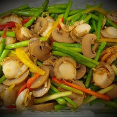 A picture of Scallops Mixed 带子炒杂.