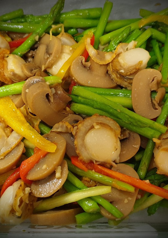A picture of Scallops Mixed 带子炒杂.