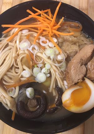 Una foto de Ramen de pollo