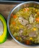 Sopa de hígados de pollo, fideos y vegetales