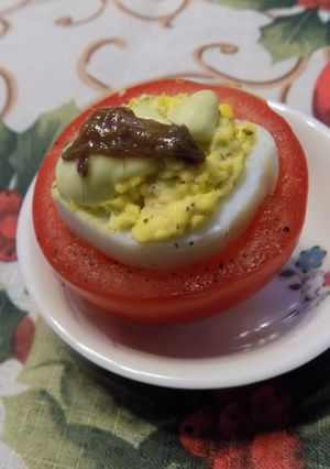 Una foto de Huevos en canoa y huevos rellenos