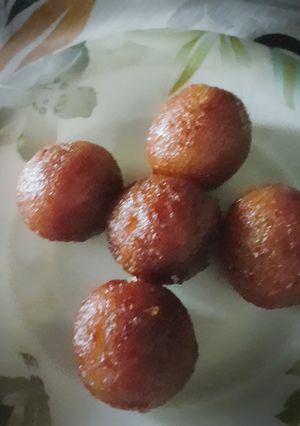 A picture of Gulab jamun.