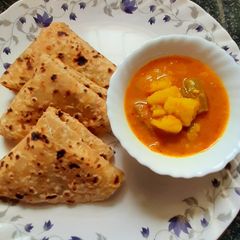 A picture of Mooli paratha with Parwal sabji.