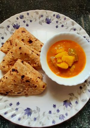 A picture of Mooli paratha with Parwal sabji.