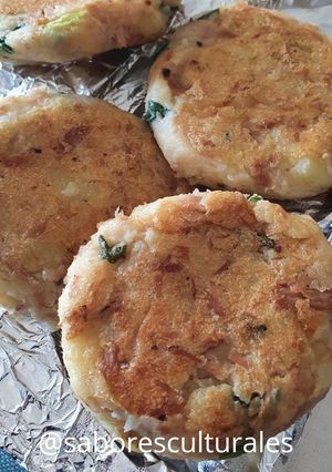 Una foto de 🥔 🐟 Croquetas de papa y atún