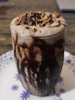 ओरियो मिल्क शेक (Oreo milk shake recipe in hindi) रेसिपी मुख्य फोटो