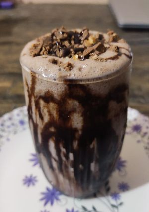 ओरियो मिल्क शेक (Oreo milk shake recipe in hindi) रेसिपी मुख्य फोटो