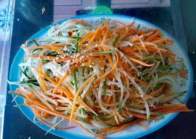 Cách làm salad dưa chuột cà rốt đơn giản mà ngon mê ly