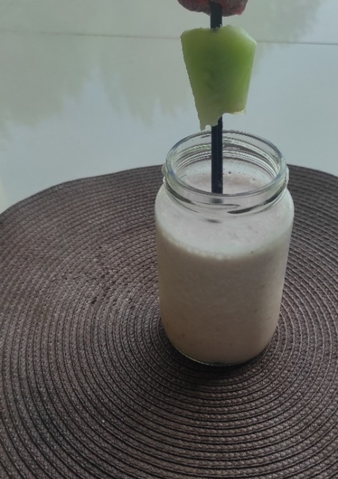 Una foto de Licuado de melón y frutillas