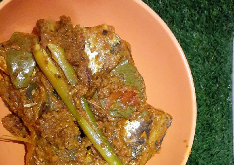 Ikan kembung bumbu kuning