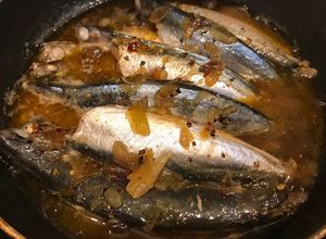Hình của món Cá nục kho tiêu.