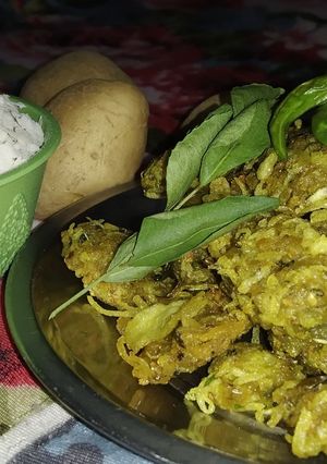 बटाटा पोहे वडे (batata pohe wade recipe in marathi) रेसिपी चे मुख्य फोटो 