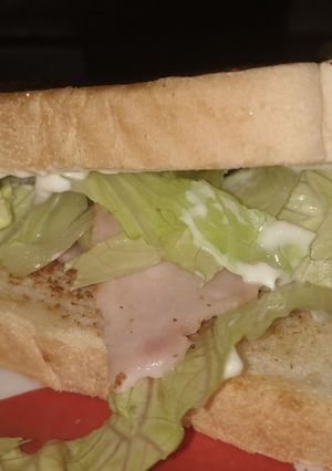 Una foto de Sándwich frío de pollo