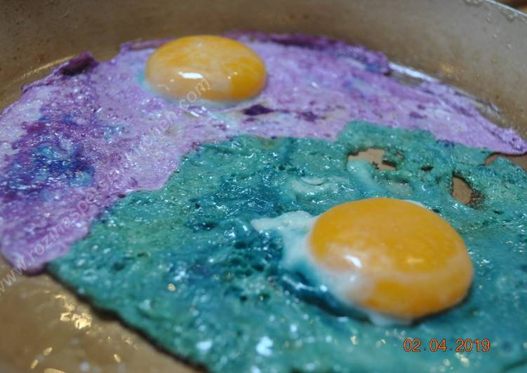 Steps to Make Perfect Coloured Fried Eggs  نیمرو کلمی