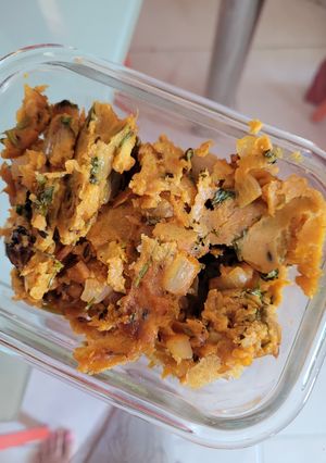 A picture of Onion dry besan vegetable.