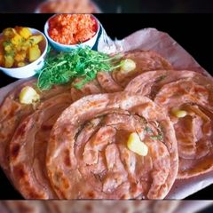 A picture of Garlic Laccha Paratha.