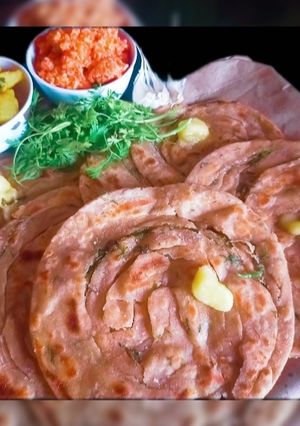 A picture of Garlic Laccha Paratha.