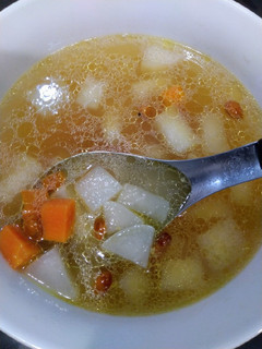 紅白蘿蔔枸杞湯(家常好湯) 的食譜成品照片