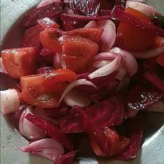 Onion tomato beetroot salad A picture of Onion tomato beetroot salad.