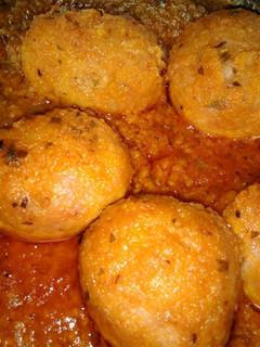 Una foto de Albóndigas con tomate