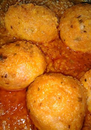 Una foto de Albóndigas con tomate