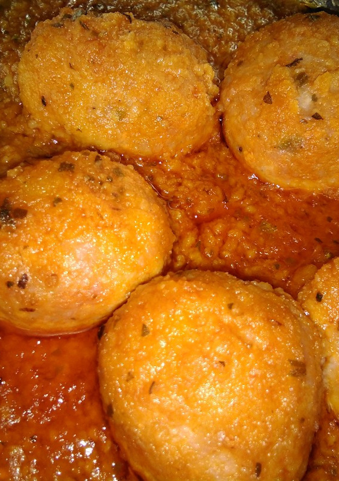 Una foto de Albóndigas con tomate