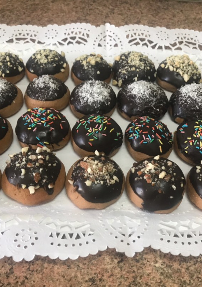 Una foto de Mis galletas favoritas de chocolate esponjosas y sin cortadores/ comida de Marruecos