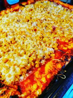 Sonkås-baconös-kukoricås håzi pizza recept fotója