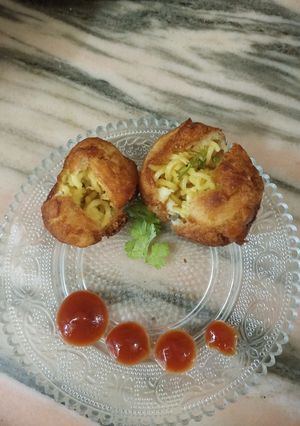 मैगी ब्रेड बॉल्स (Maggi bread balls recipe in Hindi) रेसिपी मुख्य फोटो